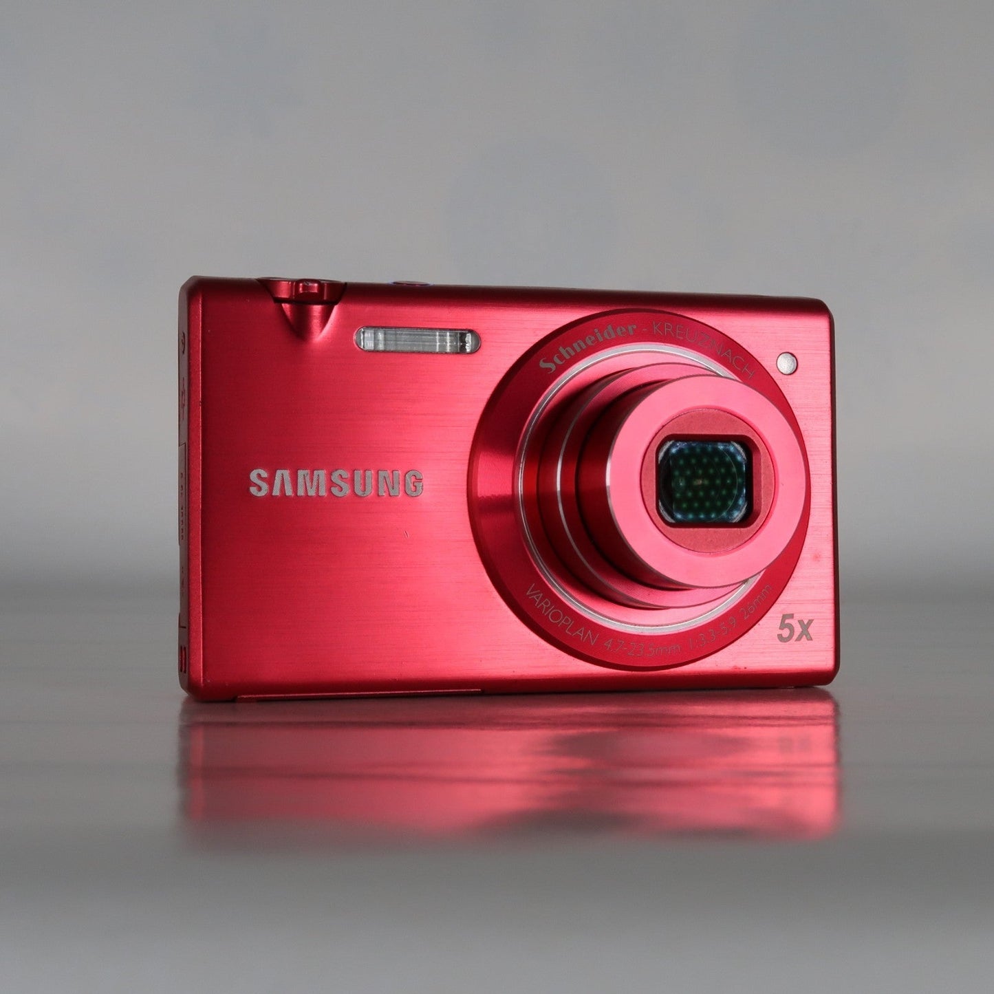 Samung MV Series MV800 16.1MP Digital Camera Red, Case - Excellent