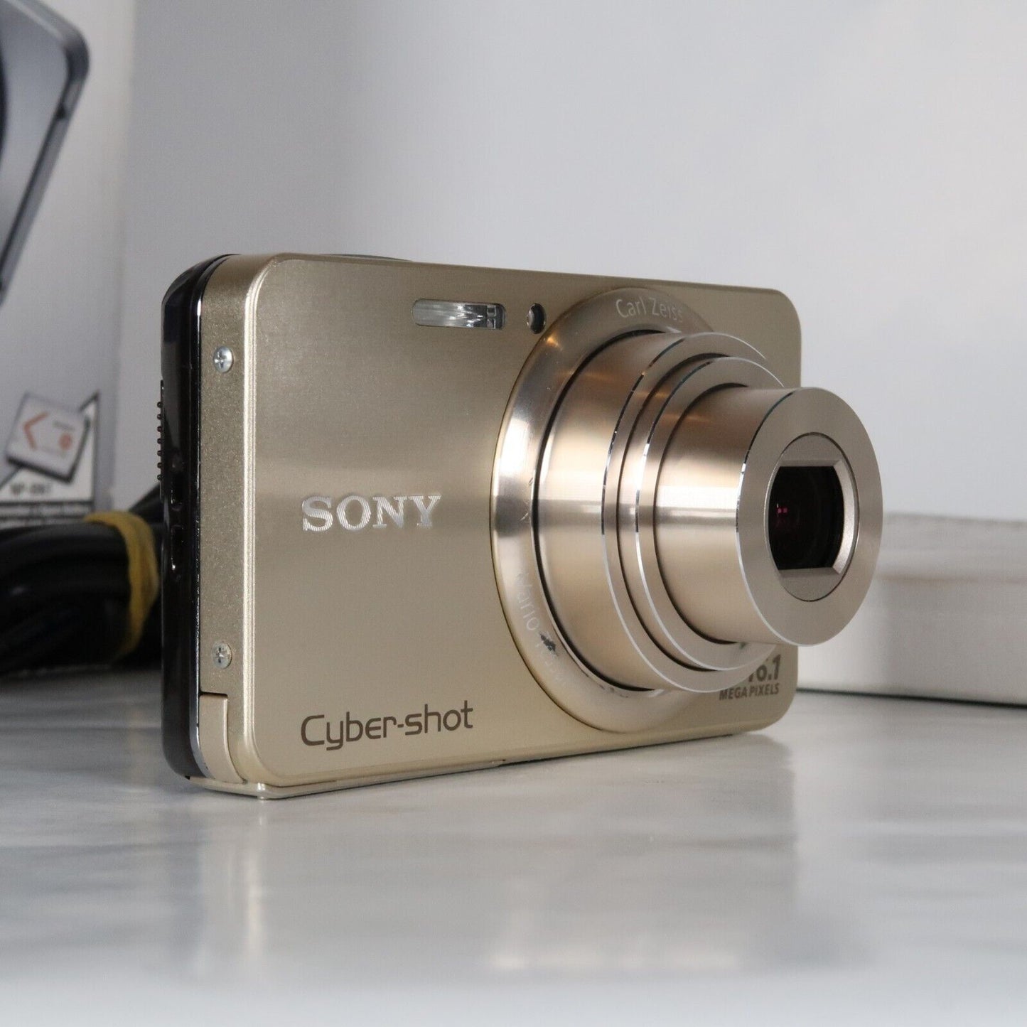 Soney Cyber-Shot DSC-W570 16.1MP 5x Digital Camera Gold – Very Good