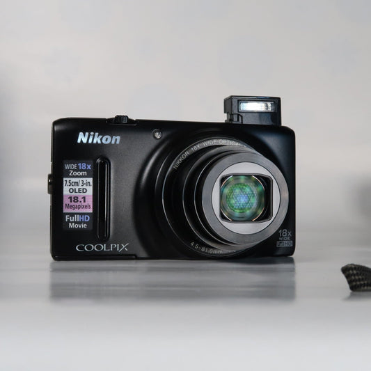 Nikona Coolpix S9400 Digital Camera – Black – 18MP 18x Zoom [Mint] with Original Packaging &amp; SD Card