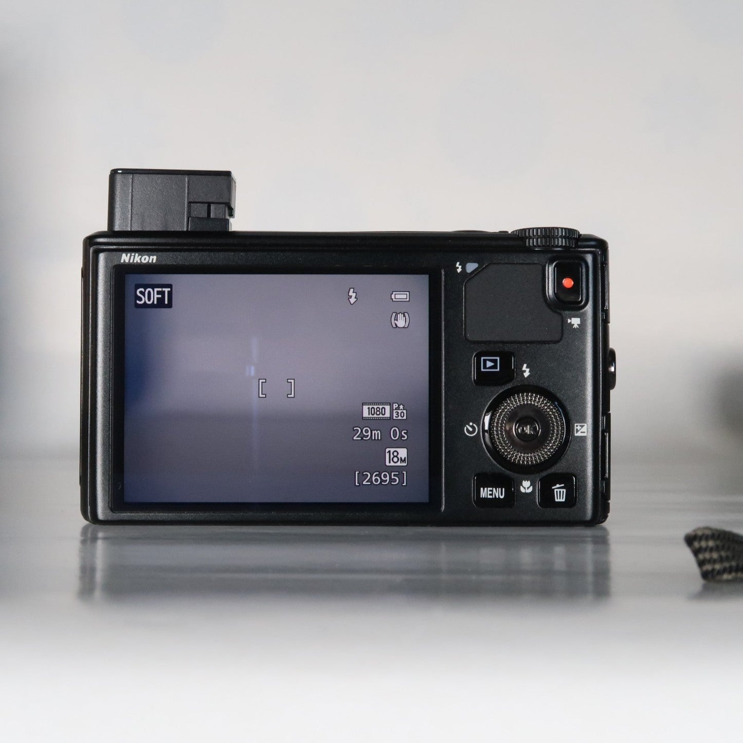 Nikona Coolpix S9400 Digital Camera – Black – 18MP 18x Zoom [Mint] with Original Packaging &amp; SD Card