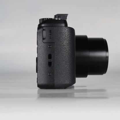Soney CyberShot DSC-HX60V 20.4MP – Black – 30x Zoom + Case + 32GB SD Card
