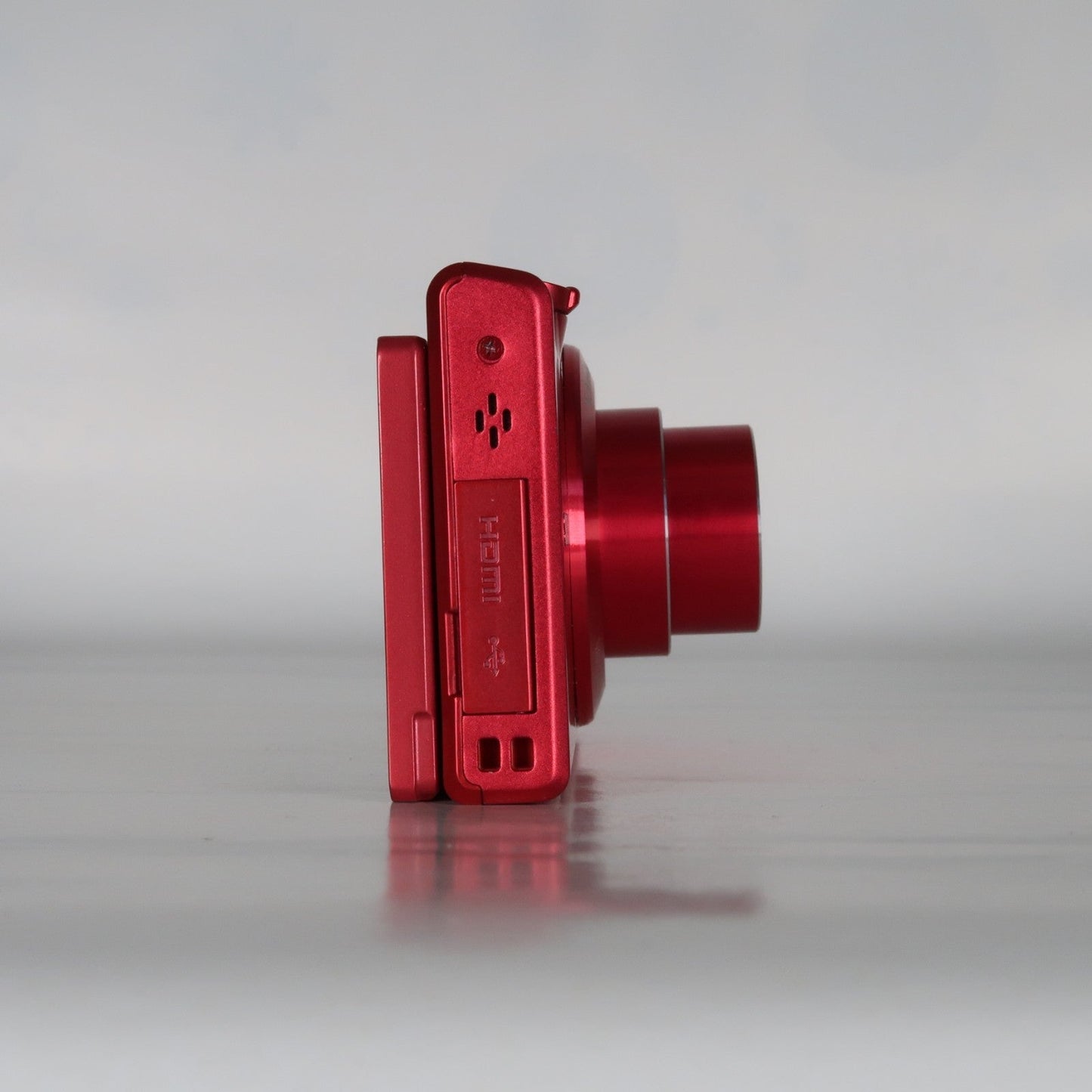 Samung  MV Series MV800 16.1MP Digital Camera Red, Case - Excellent